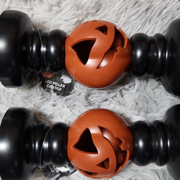 BNWT SET OF 2 HALLOWEEN PUMPKIN LED PILLAR CANDLES - Picture 3 of 5